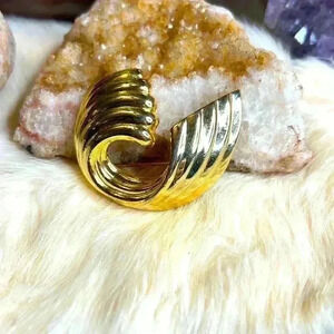 Gold Tone Swirl Brooch